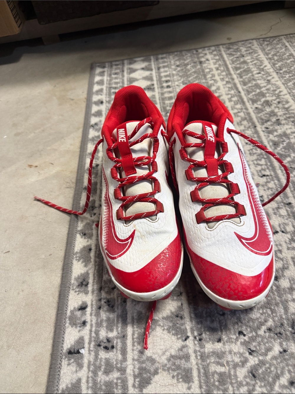 Nike mens Red and White Cleats with Bold Swoosh - Picture 2 of 6